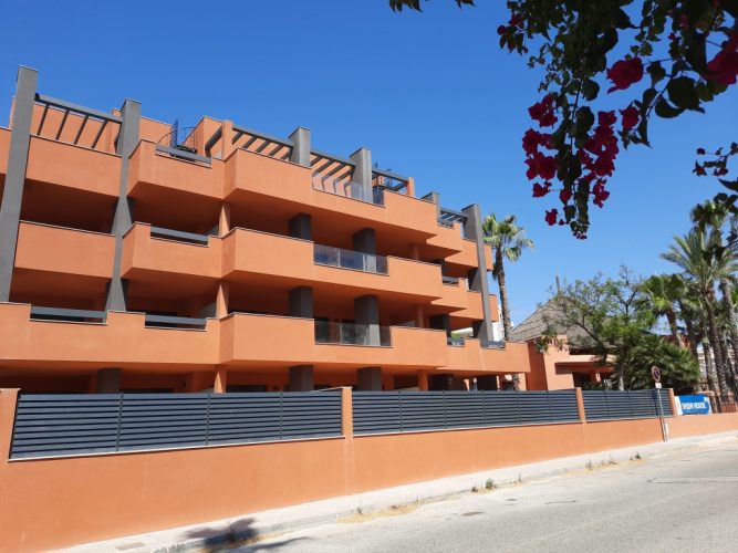 https://bluelagooncasas.com/images/osproperty/properties/2480/2480_high_quality_key_ready_and_off_plan_2_bedrooms_2_bath_villamartin_apartments_07.jpg