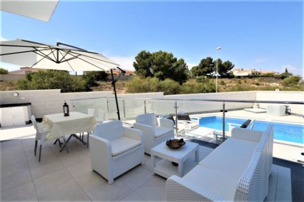 http://www.jmtspanishproperties.com/property_images2/680839_large.jpg