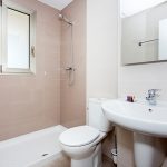 https://assetsrv.advanceagent.co.uk/895/af46/9e369f97/Living_room_3_low_res_large.jpg