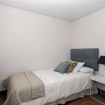 https://spanishnewbuildhomes.com/wp-content/uploads/2021/09/townhouses-for-sale-in-santa-pola_Salon-comedor.jpg