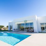 https://www.vzmmakelaar.com/images/viviendas/303/g_super-luxury-villa-almendro-las-colinas-9-.jpg