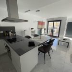 https://www.vzmmakelaar.com/images/viviendas/299/g_townhouse-don-benito-11-.jpeg