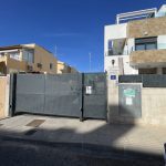 https://www.vzmmakelaar.com/images/viviendas/299/g_townhouse-don-benito-68-.jpeg