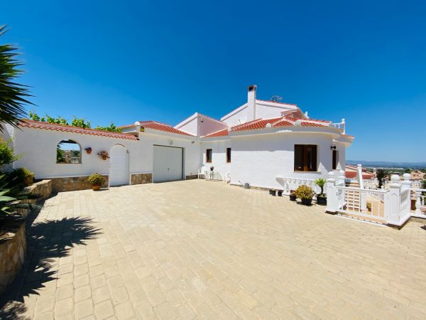 http://www.jmtspanishproperties.com/property_images2/703569_large.jpg