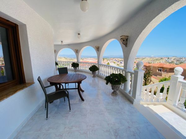 http://www.jmtspanishproperties.com/property_images2/703570_large.jpg