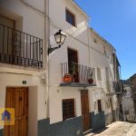 https://production-kyero-property-images.s3.amazonaws.com/10162/10162132/f5rxyx9lhi_2074-Estrella-00-min.jpg