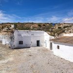 https://production-kyero-property-images.s3.amazonaws.com/8448/8448017/l5vsiw3eca8_1993-cueva-francisco-BE-in-00-minp.jpg