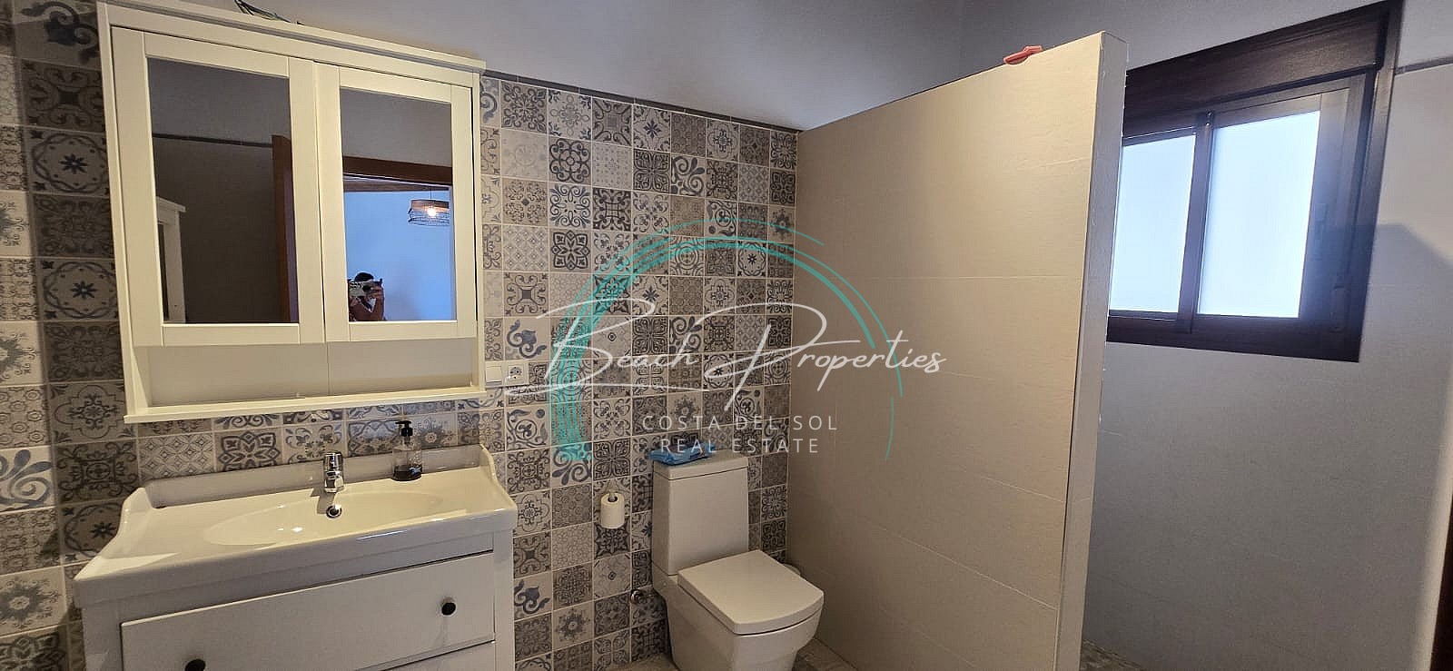 https://cdn.nerjabeachproperties.com/images/?tk=eqhMyXShXcGUjjjzZ-d2fd36-2725699f-e5de-4a1c-92a9-64418d22986d.jpg