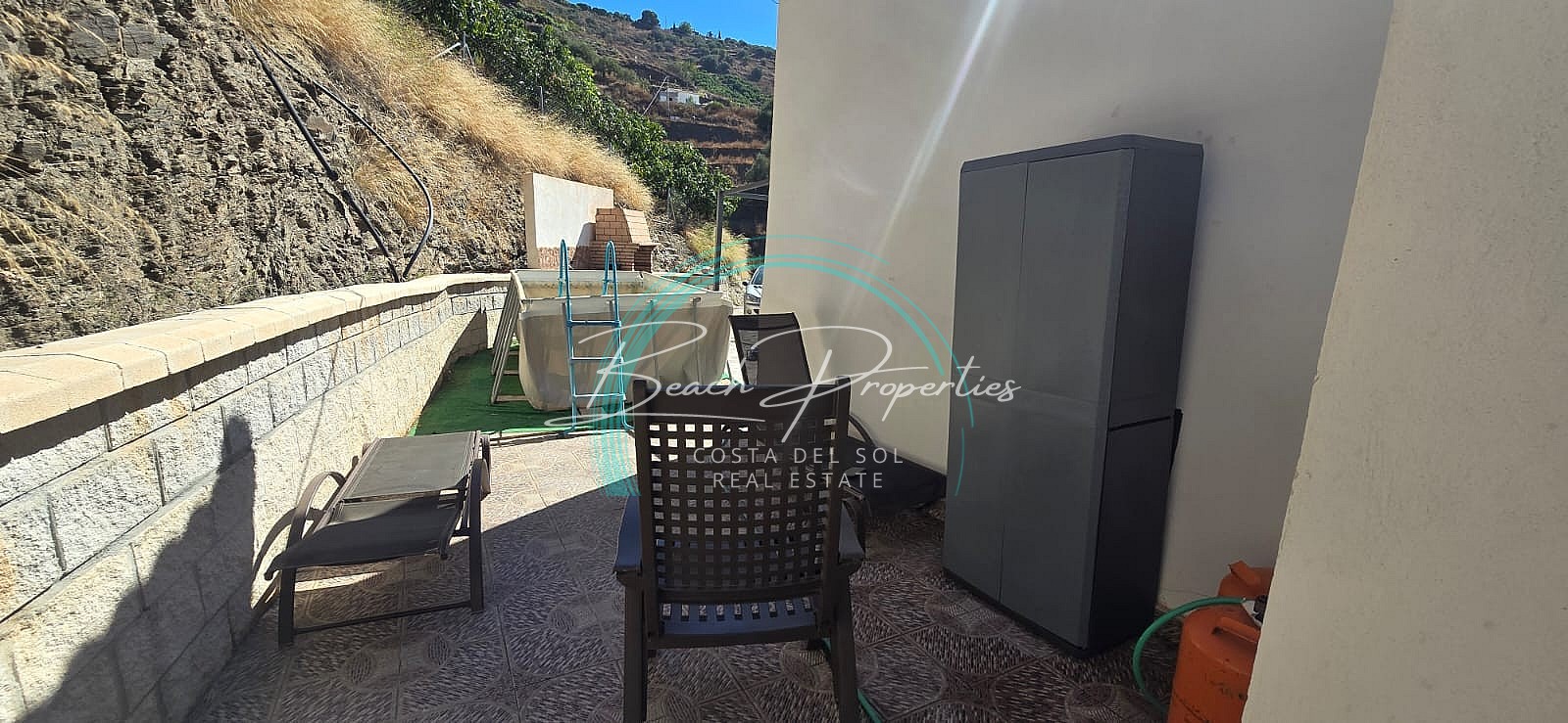 https://cdn.nerjabeachproperties.com/images/?tk=eqhMyXShXcGUjjjzZ-a0176-6456b651-3985-4070-88b2-335e87de39c8.jpg