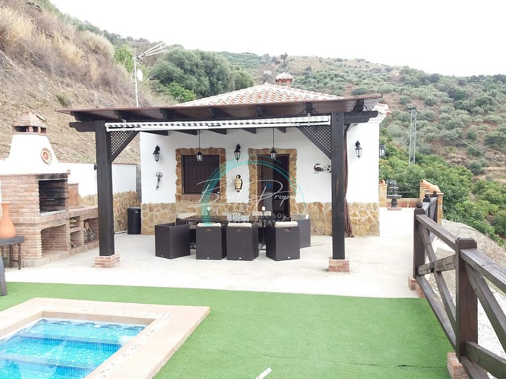 https://cdn.nerjabeachproperties.com/images/?tk=eqhMyXShXcGUwjtZj-94b4c0-a5b12c77-fd09-4ba1-8048-ac9472bec2f1.jpg