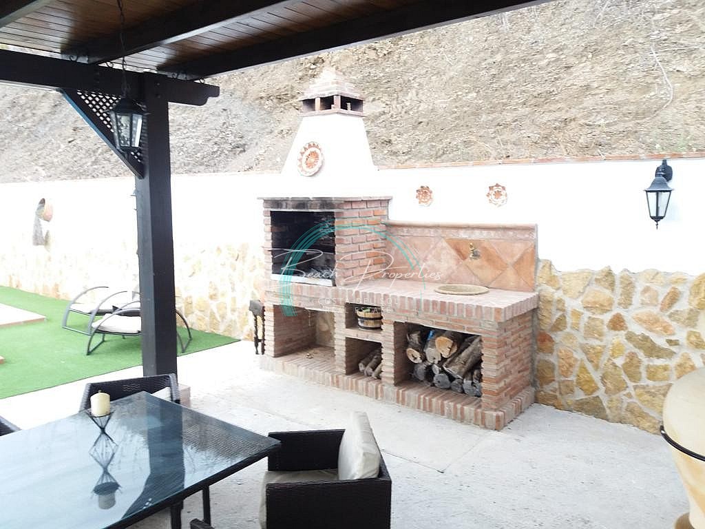 https://cdn.nerjabeachproperties.com/images/?tk=eqhMyXShXcGUwjtZj-c1243e-96367747-af63-44e5-b6a6-7ed035378403.jpg