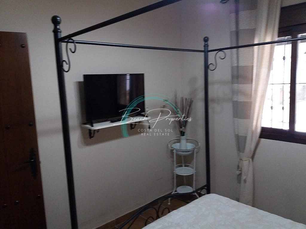 https://cdn.nerjabeachproperties.com/images/?tk=eqhMyXShXcGUwjtZj-67168f-9c01f1f0-24aa-47b8-8f23-e0221314fba4.jpg