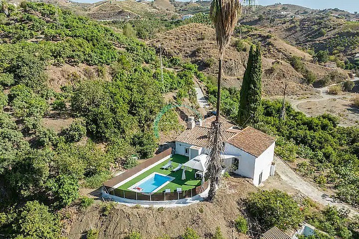 https://cdn.nerjabeachproperties.com/images/?tk=eqhMyXShXcGUjwAdj-950c2b-a3320a08-b551-46a4-86e4-7d55e6325918.jpg