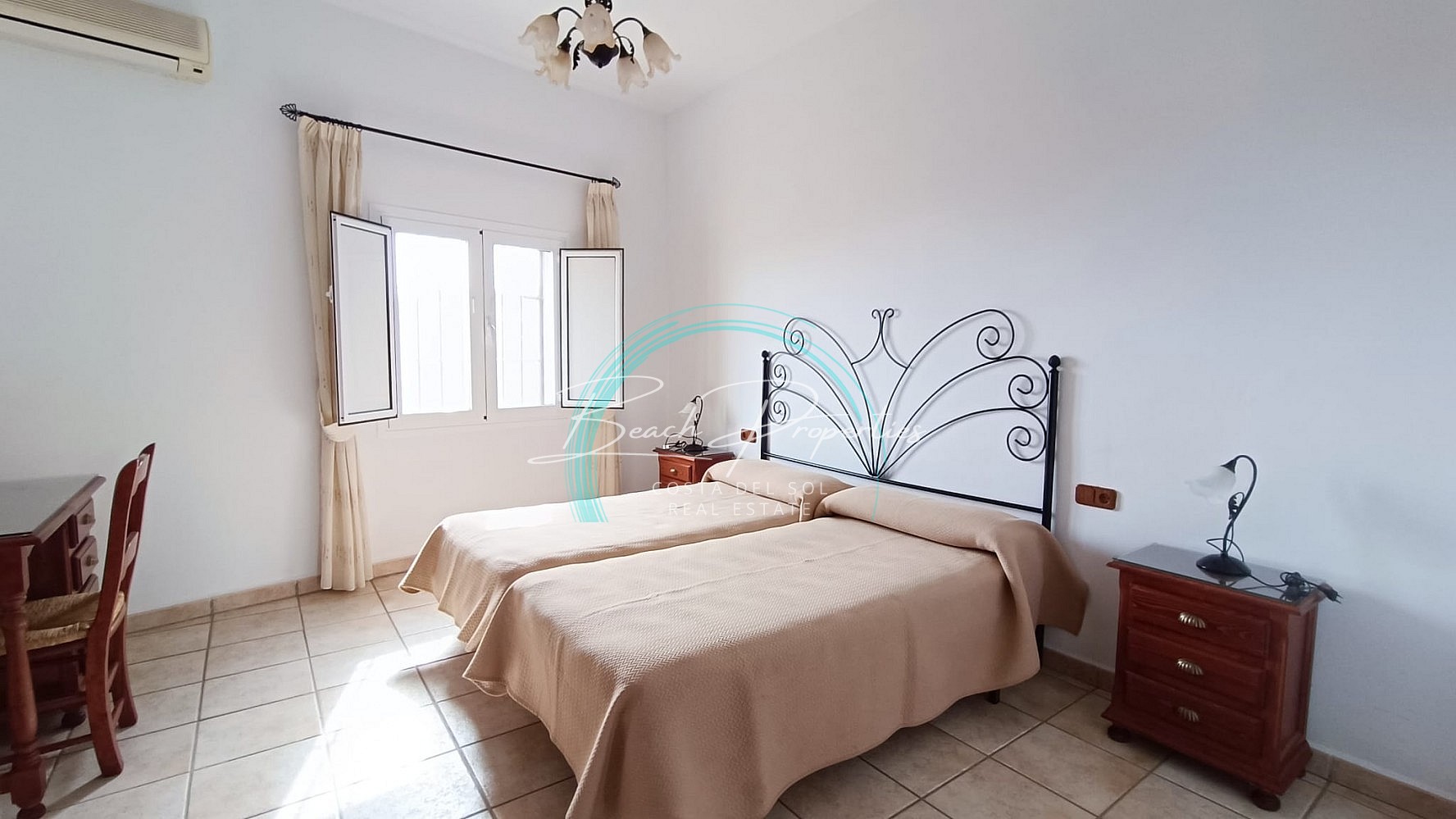 https://cdn.nerjabeachproperties.com/images/?tk=eqhMyXShXcGUwzddW-d48169-09c71214-1593-48b5-9498-a98e41293bd9.jpg