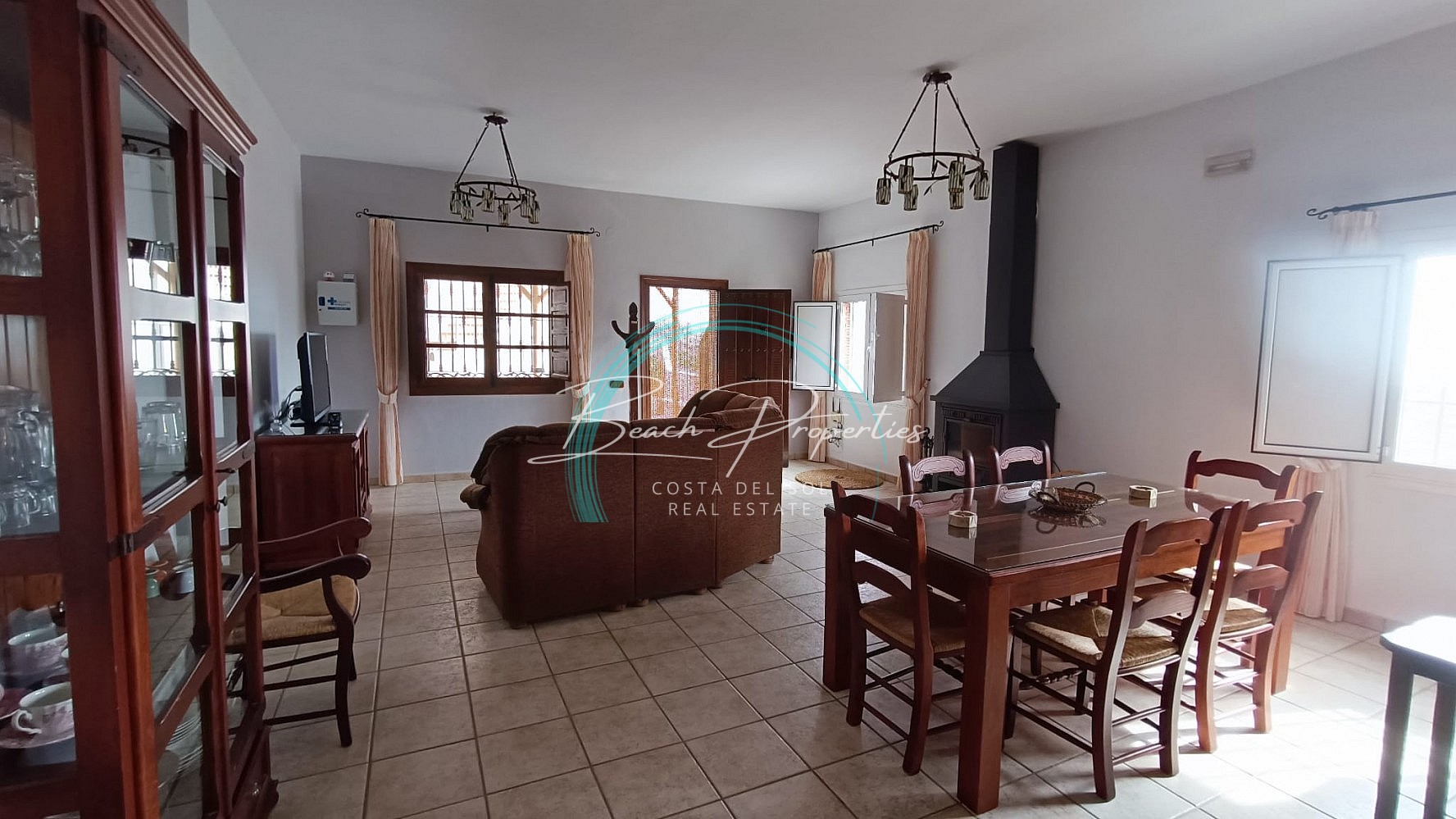 https://cdn.nerjabeachproperties.com/images/?tk=eqhMyXShXcGUwzddW-e447d7-b029f498-dd3e-4193-96f3-ad29f4adfc67.jpg