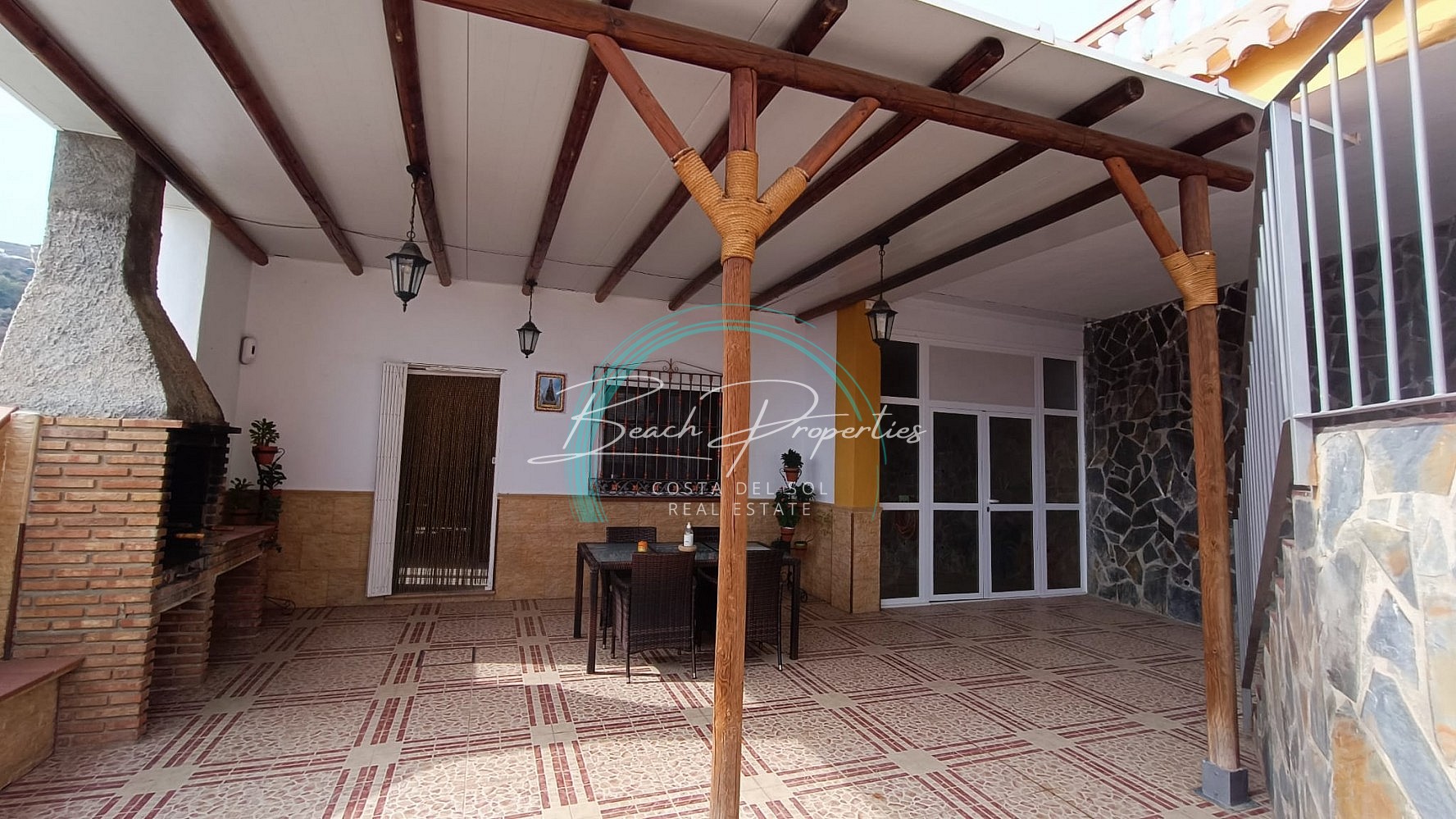 https://cdn.nerjabeachproperties.com/images/?tk=eqhMyXShXcGUwzddW-21a0ec-1c1c2d35-0c7e-4b43-98ed-a2458105307e.jpg