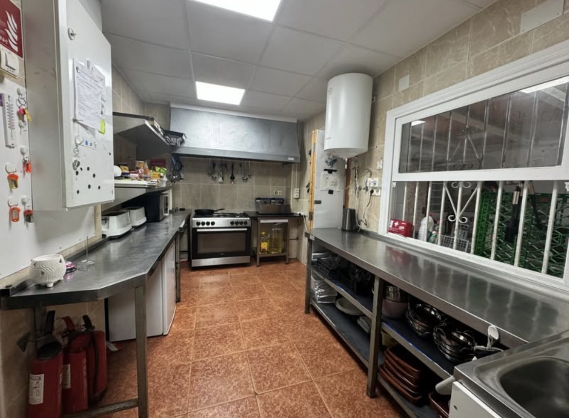 https://s3.amazonaws.com/clients.opgroup.listingphotos/6341_hillside_lease_for_sale_230125175059_original_aeee38e7_6cc1_42a9_aaa5_4993fac40479.jpg