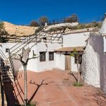 https://production-kyero-property-images.s3.amazonaws.com/6388/6388279/gqqpfsfc954_1990-HU-Cueva-JuanFra-00-min.jpg