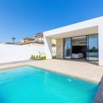https://production-kyero-property-images.s3.amazonaws.com/18759/18759801/361978292_original.jpg?checksum=975cae326f0c0bb12a4e0b71d04b02434cb156fb
