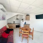 https://production-kyero-property-images.s3.amazonaws.com/19312/19312701/374765227_original.jpg?checksum=a8de32e72f585fdad29619a7fcd2e830687adedb