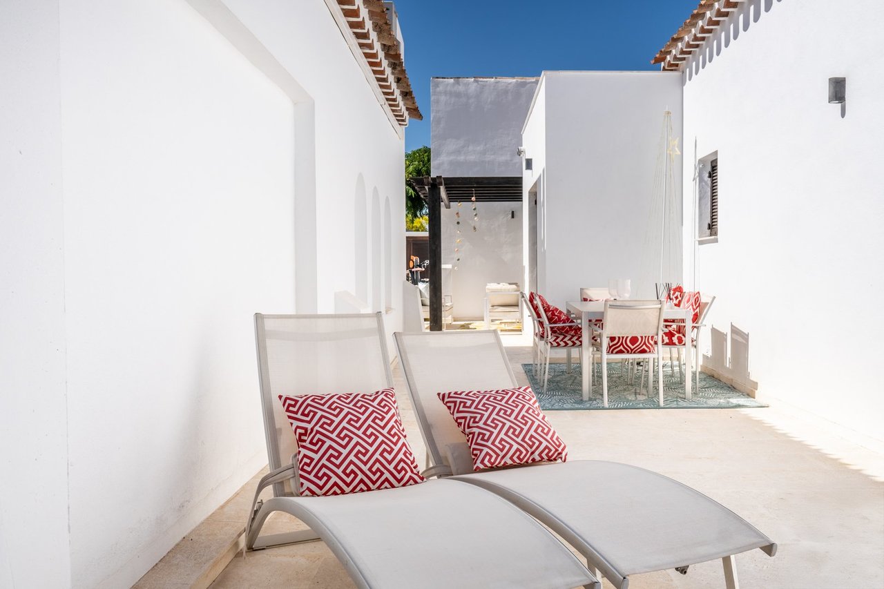 https://assetsrv.advanceagent.co.uk/1029/039e/da757486/5_bedroom_villa_for_sale_in_El_Valle_Golf__5__xlarge.jpg