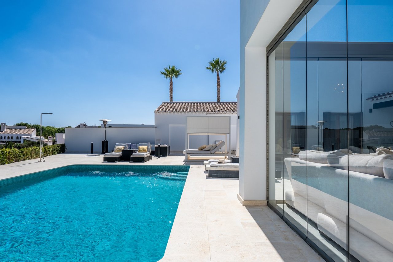 https://assetsrv.advanceagent.co.uk/1029/039e/8a964230/5_bedroom_villa_for_sale_in_El_Valle_Golf__2__xlarge.jpg