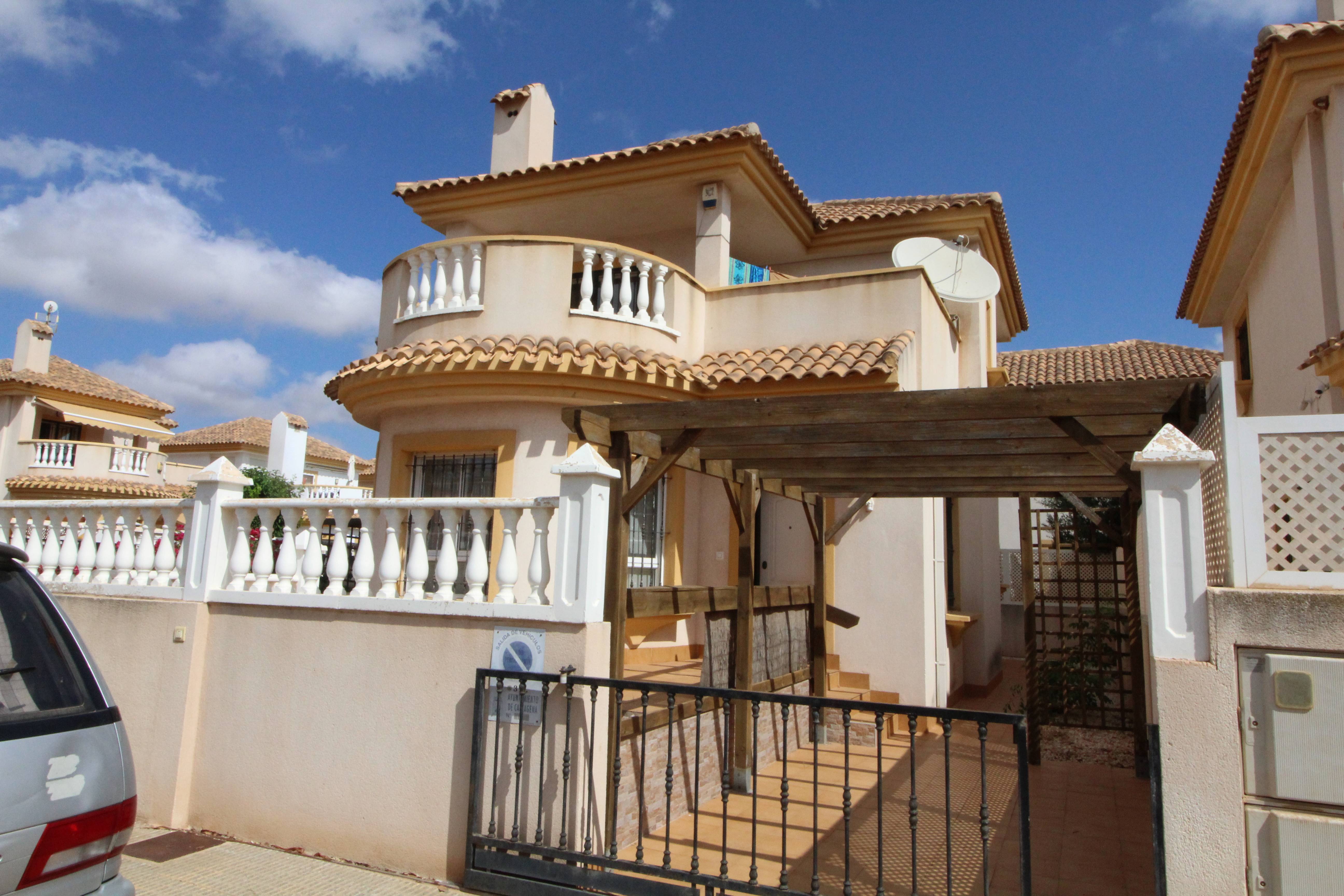 https://s3.amazonaws.com/clients.opgroup.listingphotos/12554_detached_villa_with_3_bedrooms_2_bathrooms_050825165604_pic_1.jpg
