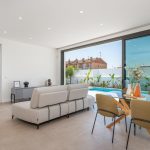 https://production-kyero-property-images.s3.amazonaws.com/19641/19641912/383697290_original.jpg?checksum=09da2b66a63bc85277928569e7302db2fc1f99fc