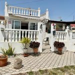 https://production-kyero-property-images.s3.amazonaws.com/19726/19726901/386013769_original.jpg?checksum=96a459a8614b109593d15ebe09c28002e8f17ec4
