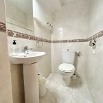 https://production-kyero-property-images.s3.amazonaws.com/19753/19753933/386824383_original.jpg?checksum=3fede615fa2ec0523b998af2274d17c713e3b3dd