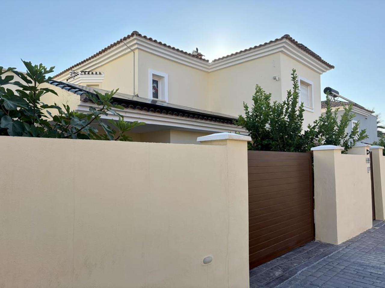 https://assetsrv.advanceagent.co.uk/1029/039e/cf08960b/4_Bedroom_villa_for_sale_in_Altaona_Golf_Murcia__51___Copy__xlarge.JPEG