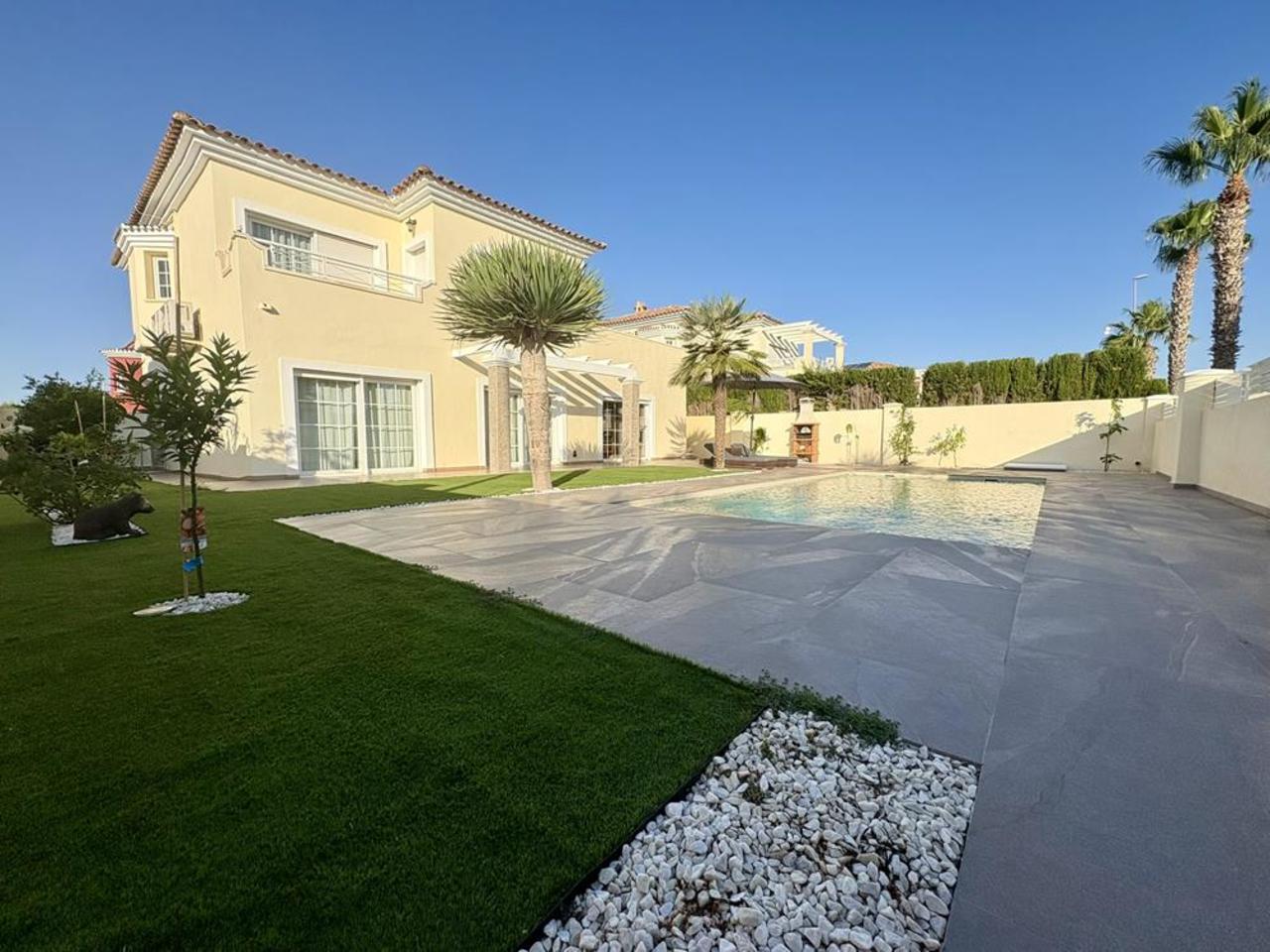 https://assetsrv.advanceagent.co.uk/1029/039e/6a859ce0/4_Bedroom_villa_for_sale_in_Altaona_Golf_Murcia__48___Copy__xlarge.JPEG