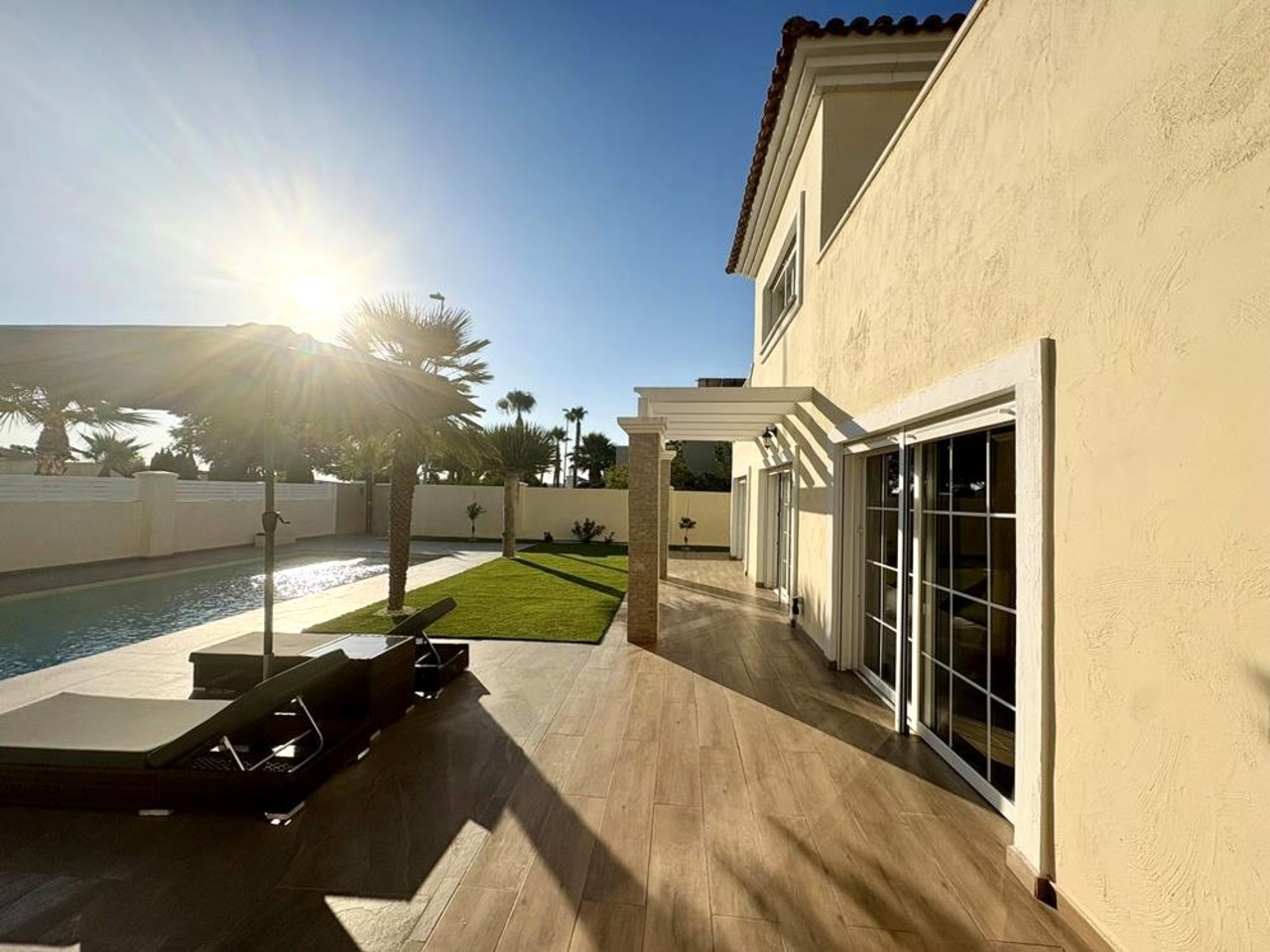 https://assetsrv.advanceagent.co.uk/1029/039e/36b8792f/4_Bedroom_villa_for_sale_in_Altaona_Golf_Murcia__53___Copy__xlarge.JPEG