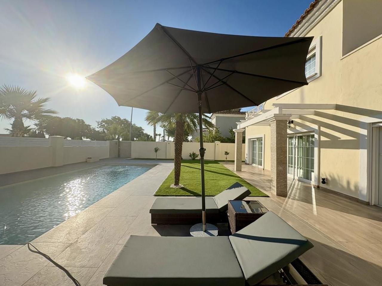 https://assetsrv.advanceagent.co.uk/1029/039e/da44624d/4_Bedroom_villa_for_sale_in_Altaona_Golf_Murcia__47___Copy__xlarge.JPEG