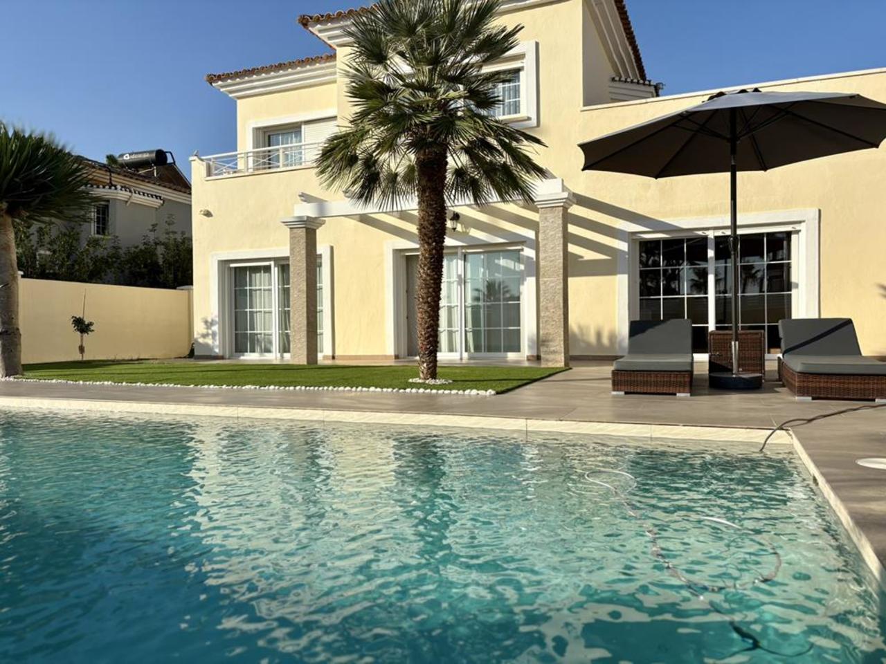 https://assetsrv.advanceagent.co.uk/1029/039e/d7584b2a/4_Bedroom_villa_for_sale_in_Altaona_Golf_Murcia__54___Copy__xlarge.JPEG