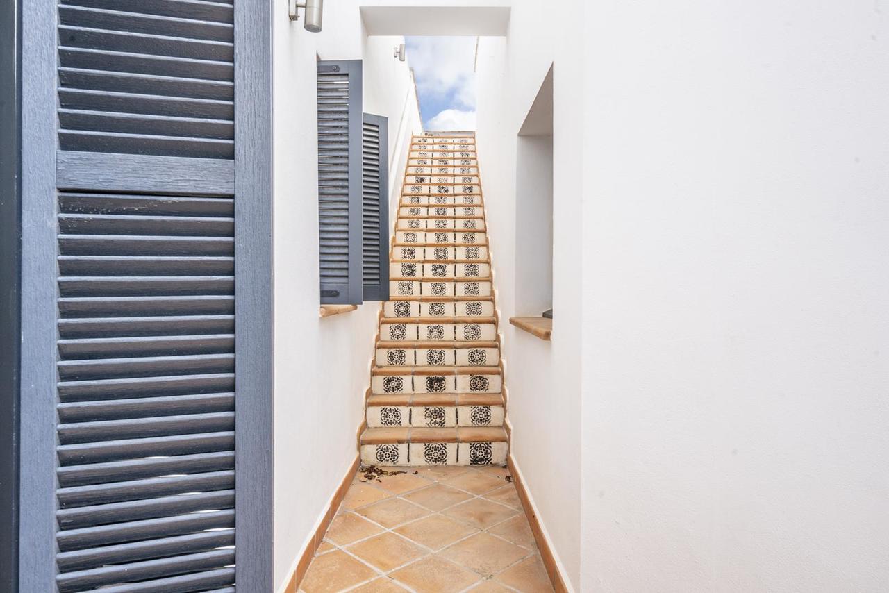 https://assetsrv.advanceagent.co.uk/1029/039e/55289a4a/5_bedroom_villa_for_sale_in_El_Valle_Golf__murcia___8__xlarge.JPEG