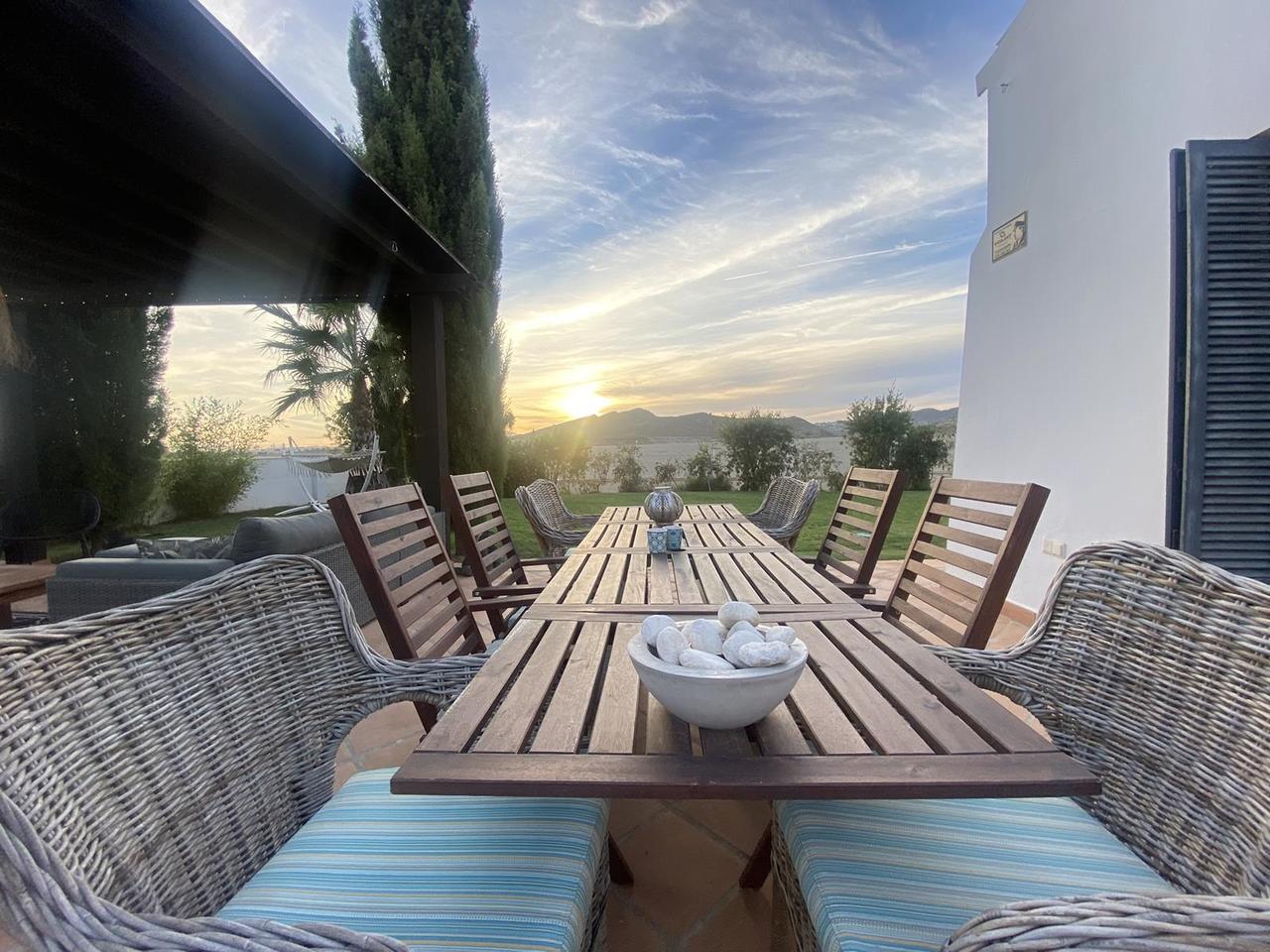https://assetsrv.advanceagent.co.uk/1029/039e/85f6d6ef/5_bedroom_villa_for_sale_in_El_Valle_Golf__murcia___3__xlarge.JPEG