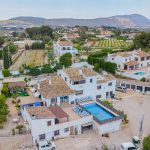 https://respacio-92aeb16a47056cced761e868d944d65d.s3.eu-west-3.amazonaws.com/property_attachment/detail_image/property_image_1lmekd8bhz_20250515042744.jpg