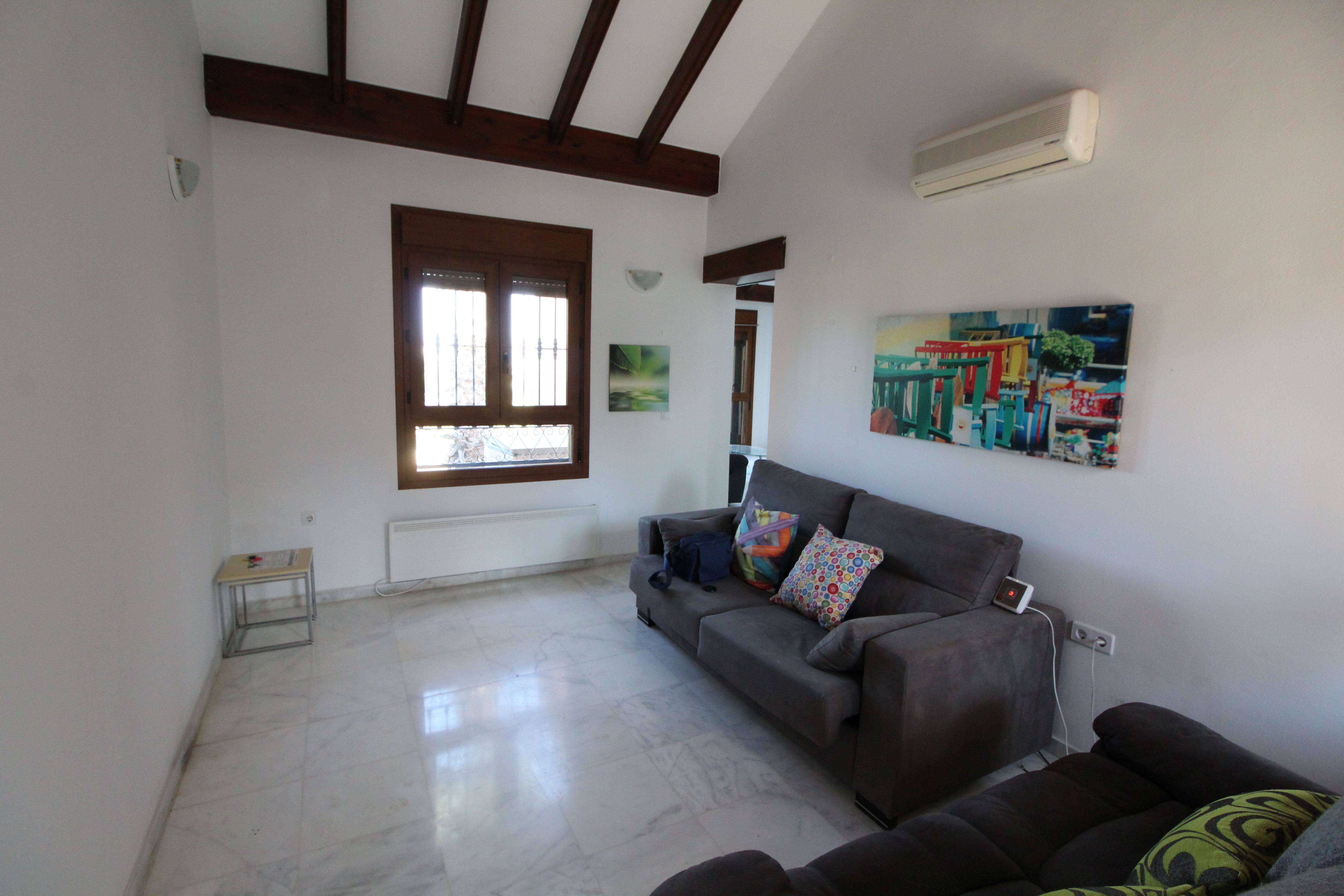 https://s3.amazonaws.com/clients.opgroup.listingphotos/12636_front_line_golf_detached_villa_with_pool_030925120330_lounge.jpg
