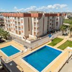 https://production-kyero-property-images.s3.amazonaws.com/19930/19930373/391522058_original.jpg?checksum=57185318336e560c1827cb0e0a9cab7b9e020e27