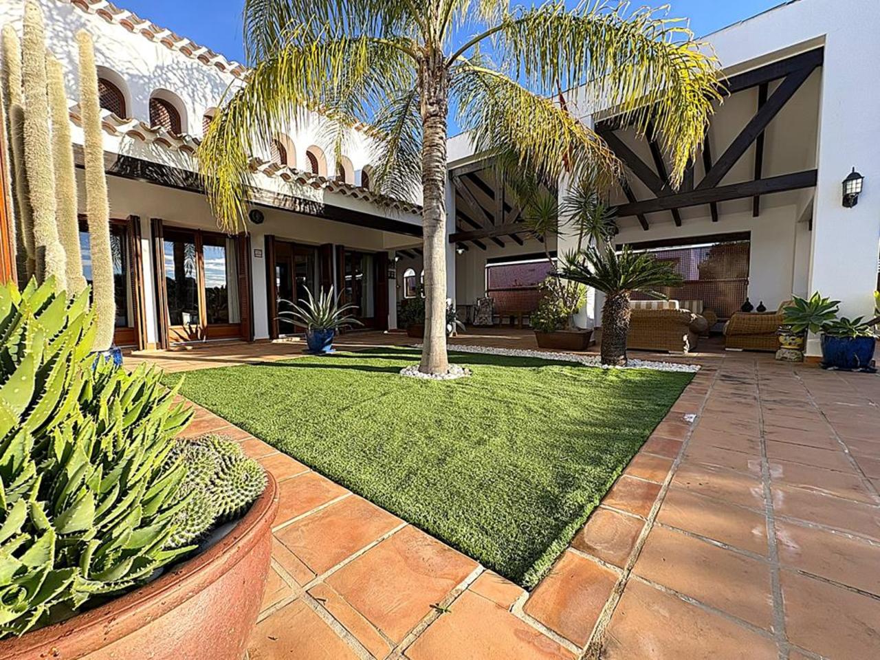 https://assetsrv.advanceagent.co.uk/1029/039e/00163948/Villa_for_sale_in_el_Valle_Golf_Murcia__32__xlarge.jpg
