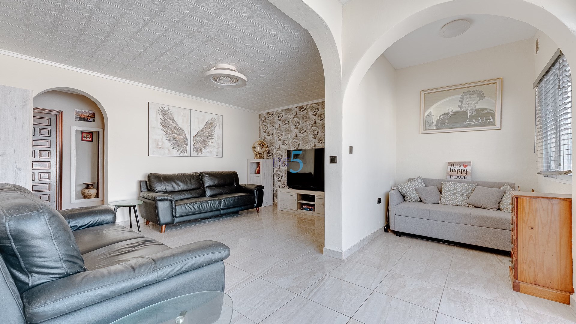https://cdn.proppy.app/propertyphotos/2990/9f153641-d200-4581-87d6-15a0dd5c41c5/744619/5ce7afc7-cb1f-4086-871b-02928eea3ccf.jpg