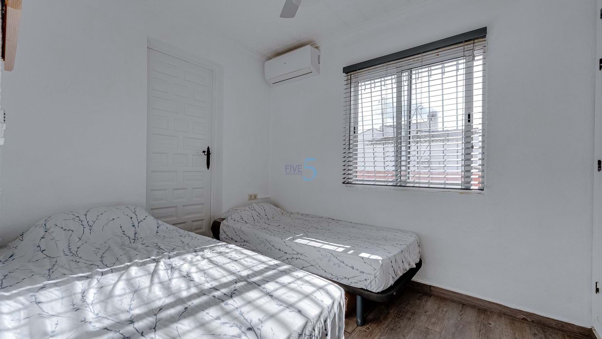https://cdn.proppy.app/propertyphotos/2990/9f153641-d200-4581-87d6-15a0dd5c41c5/744619/56318c12-6f45-4877-b56e-4aebc2bbefbb.jpg