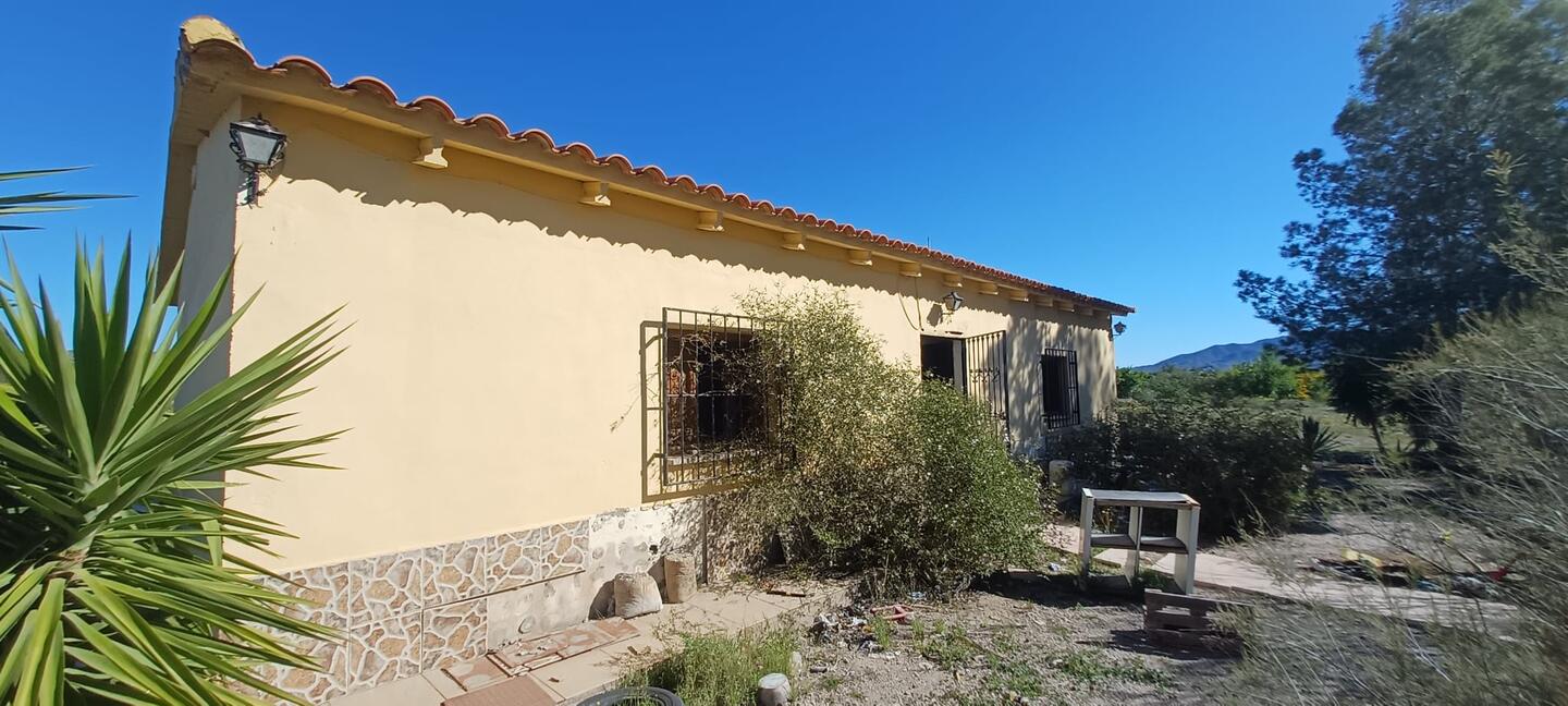 https://production-kyero-property-images.s3.amazonaws.com/10803/10803008/411240291_original.jpg?checksum=c033a0084823fdd61b60869857b3abfaeada0121