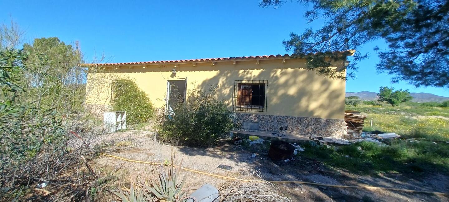https://production-kyero-property-images.s3.amazonaws.com/10803/10803008/411240292_original.jpg?checksum=81420b5a4a2d017b471701a62d767596e2ce70ce