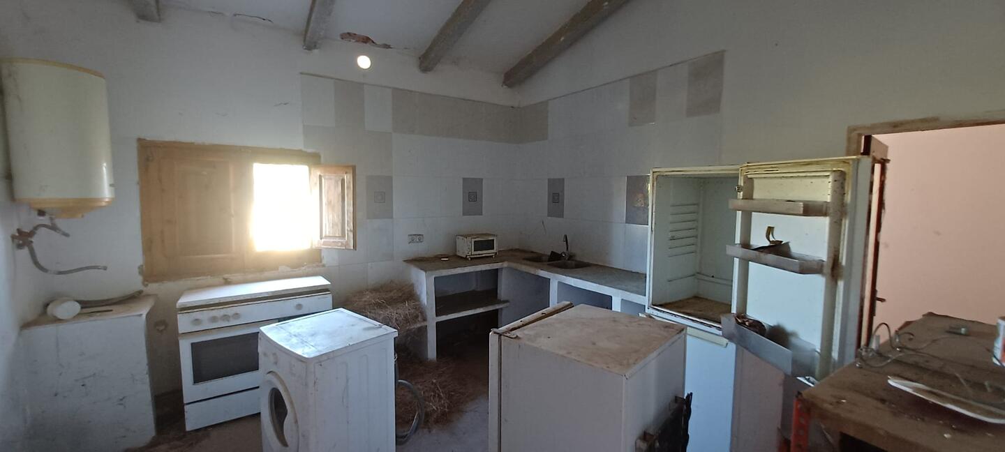 https://production-kyero-property-images.s3.amazonaws.com/10803/10803008/411240297_original.jpg?checksum=2140a422cf22fb20e7e2abf82ca7565b087e0b61