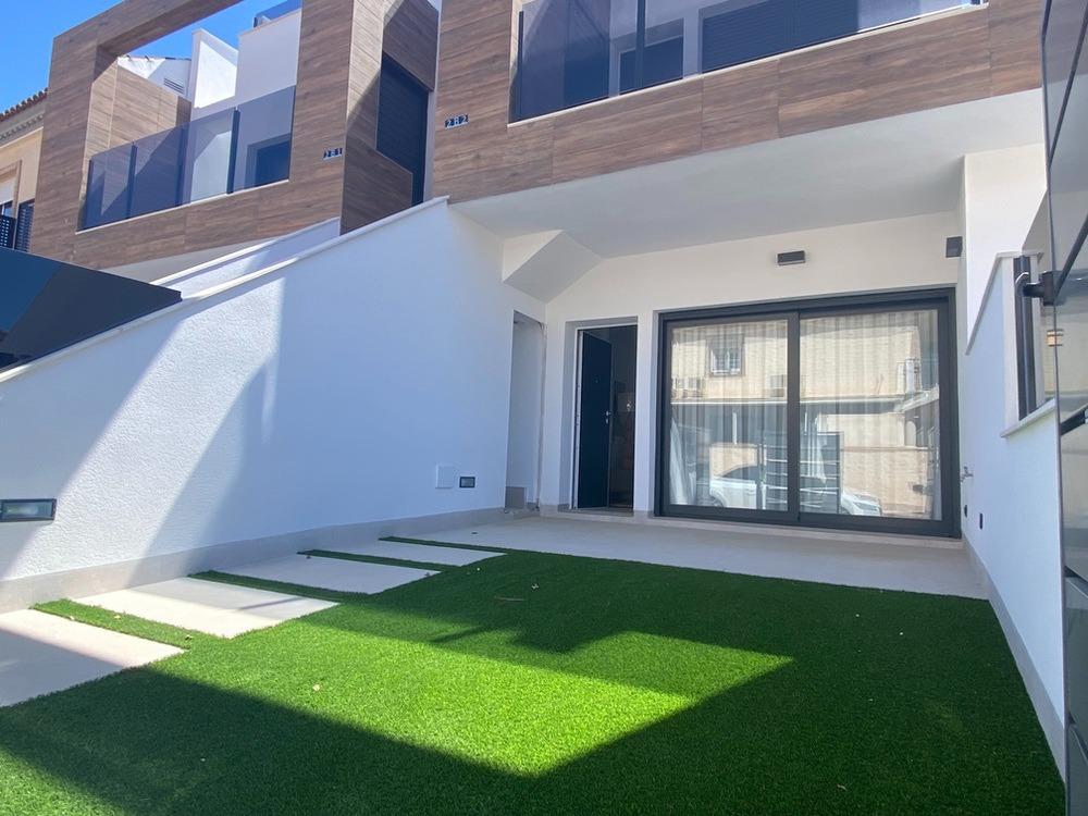 https://production-kyero-property-images.s3.amazonaws.com/20752/20752751/412843923_original.jpg?checksum=73854ef243fa1fb1abf28dec4b3a3c0e06c5dd91