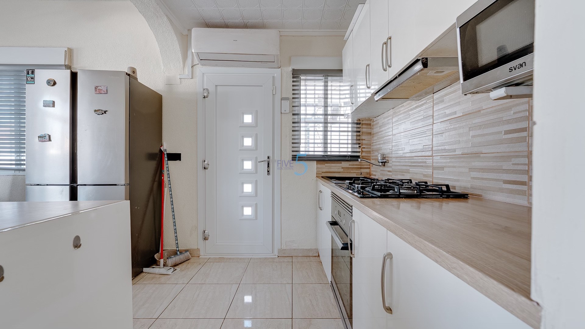 https://cdn.proppy.app/propertyphotos/2990/9f153641-d200-4581-87d6-15a0dd5c41c5/744619/12714a16-ec0b-4167-b5ae-25df65254f93.jpg