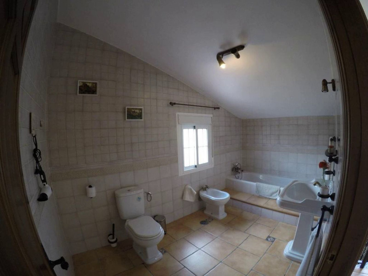 https://media-feed-v2.resales-online.com/live/ShowFeedImage.asp?SecId=80699235abbd11eeb0180217bc231ef4&Id=P8&ImgId=X1014065&ContactSecureId2=n6n5jj7b3d&z=1704458402&.jpg