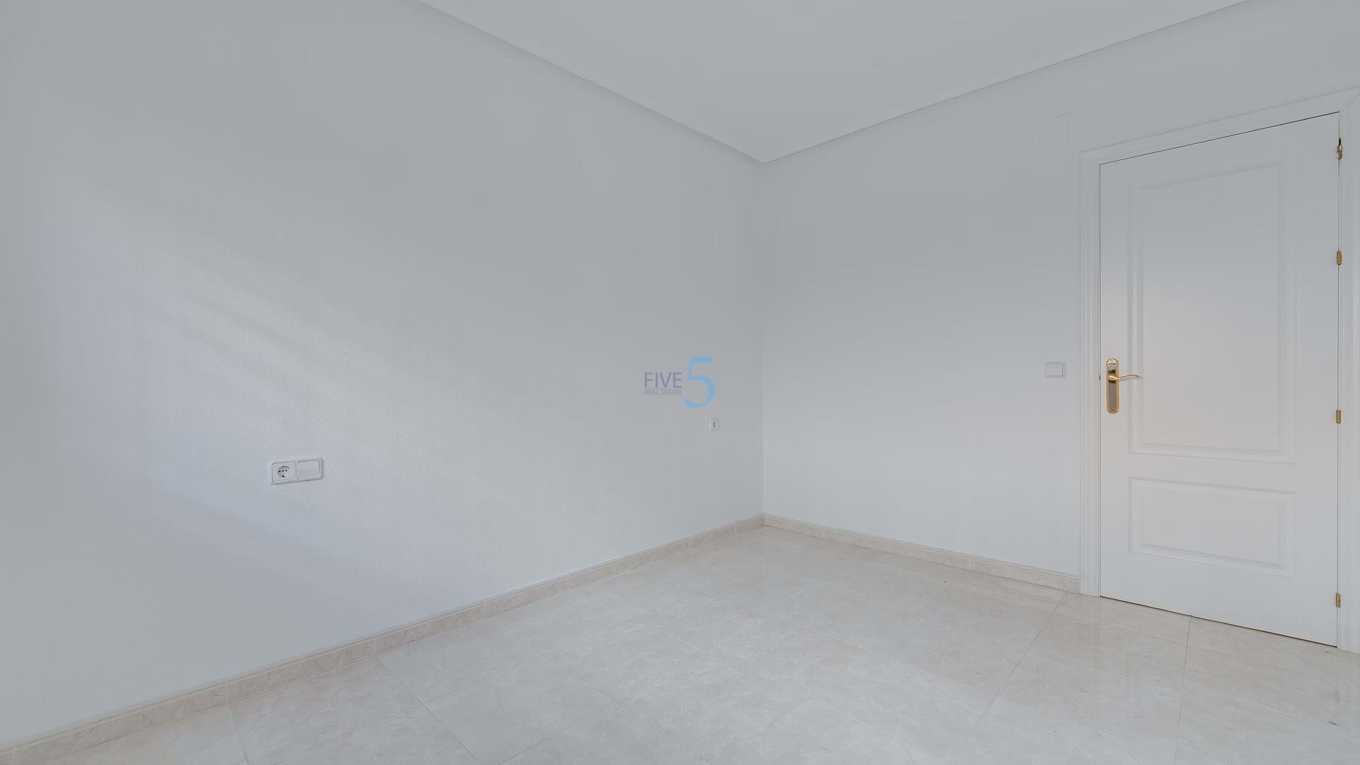 https://cdn.proppy.app/propertyphotos/2990/9f153641-d200-4581-87d6-15a0dd5c41c5/601983/87643c84-3a85-4b04-aca3-b10d5c6f6a8d.jpg